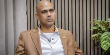 Faizel Baarn. De M.V. Canawaima onderhoudt de belangrijke veerverbinding tussen Suriname en Guyana en mag voorlopig tot 28 september blijven varen. Foto: CDS