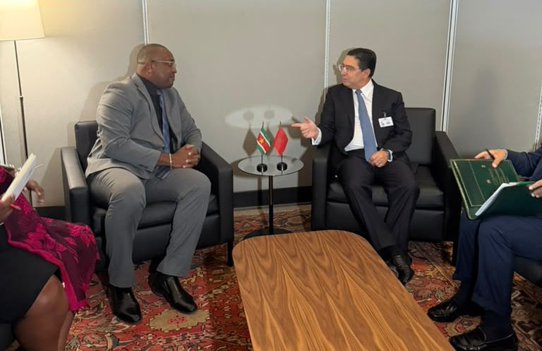 Ministers Melvin Bouva en Nasser Bourita bespraken in New York studiebeurzen, landbouw en verdere samenwerking tussen Suriname en Marokko. Foto: CDS