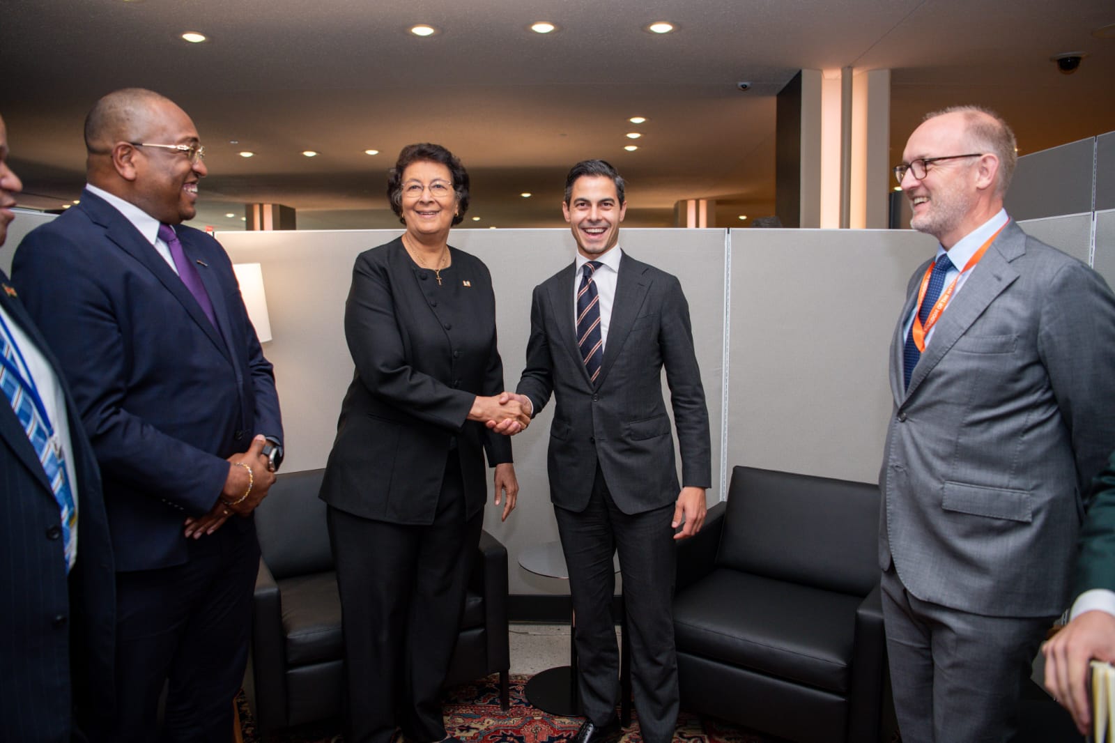 President Jennifer Simons en de Nederlandse premier Rob Jetten tijdens hun bilaterale overleg in New York. Foto: CDS