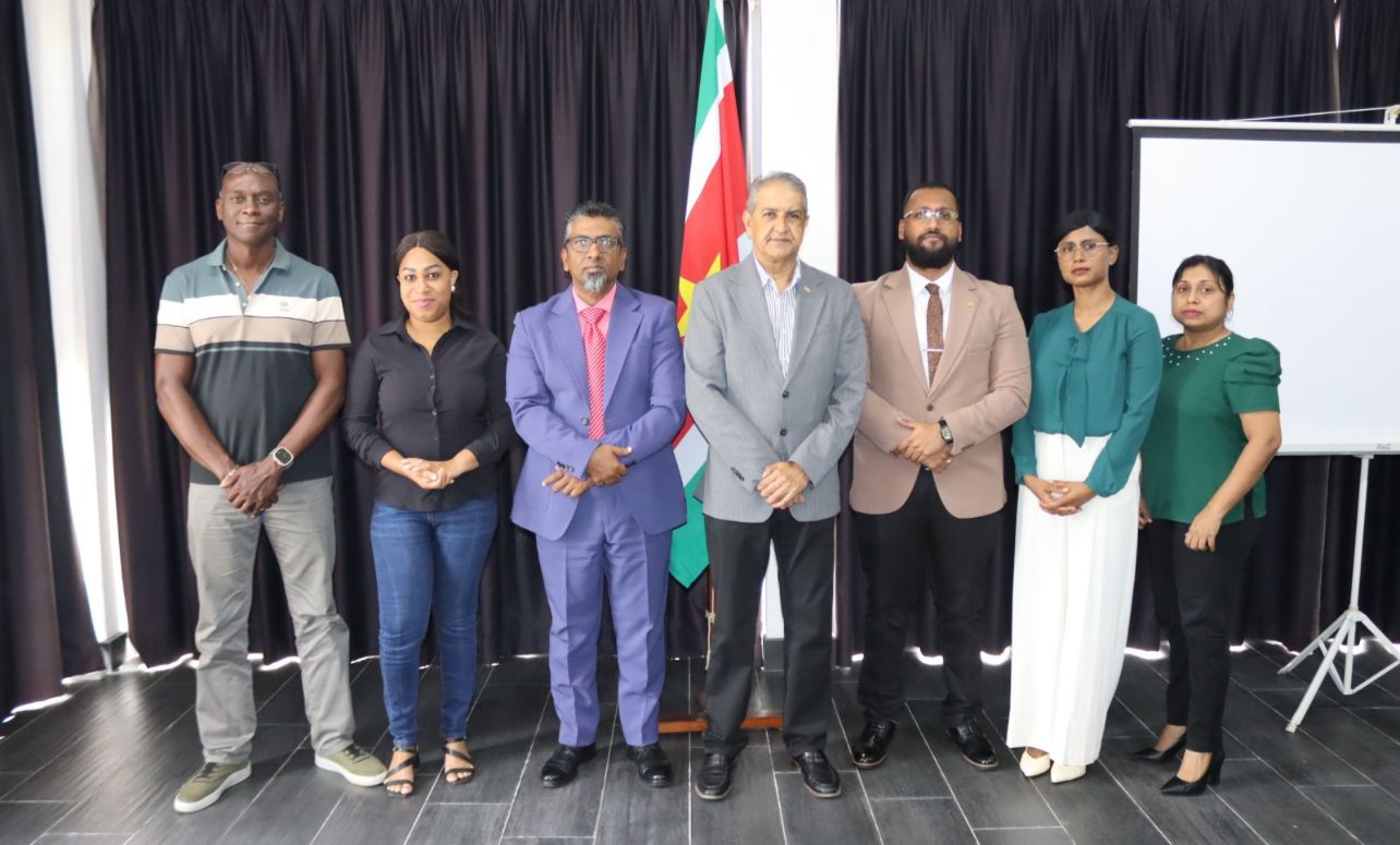 Nieuwe commissie geïnstalleerd voor veiliger en gezonder werken in Suriname.
