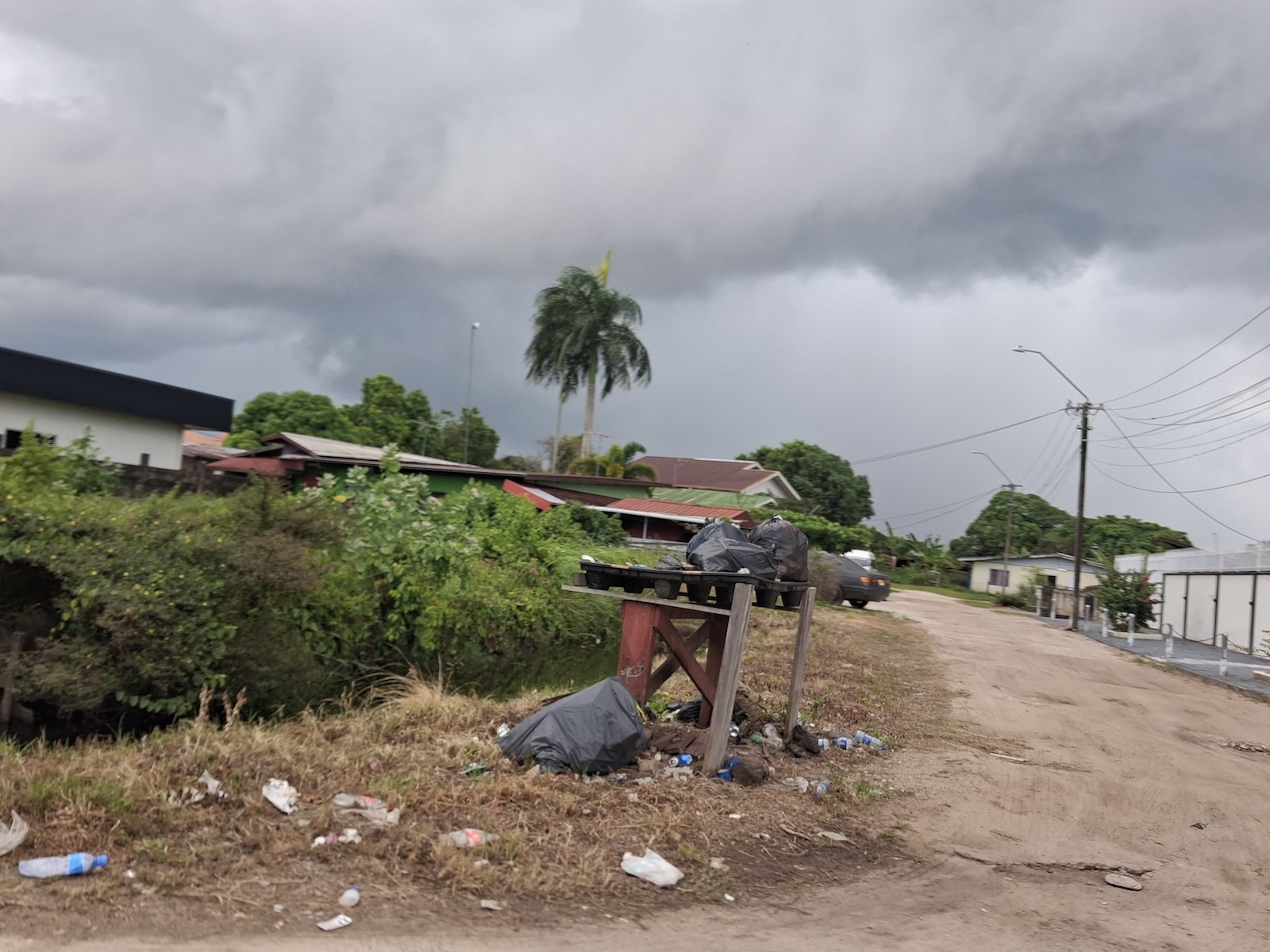 Grofafval en vuilnis blijft een probleem in Suriname.