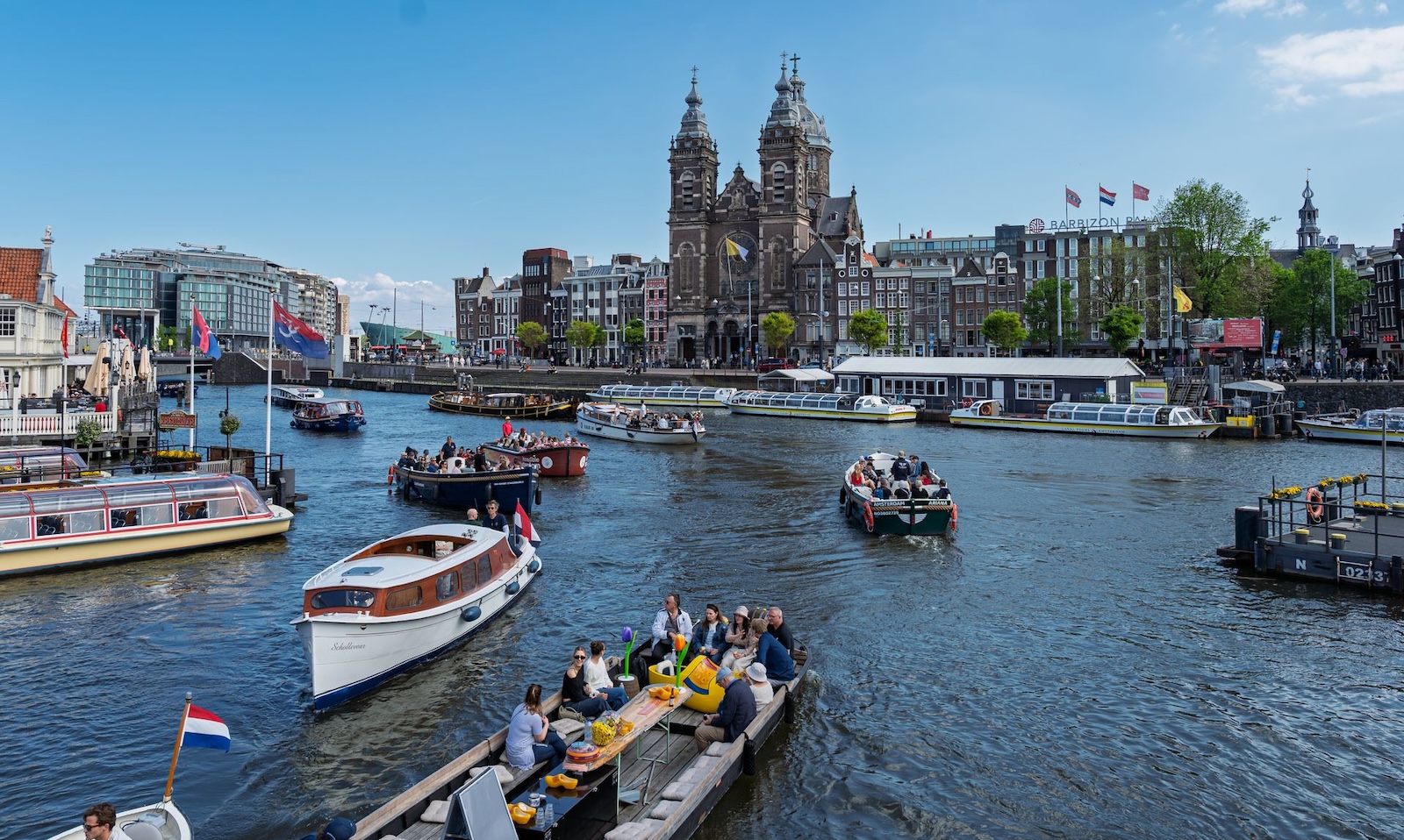 Naar Nederland in oktober? Voor Surinamers kan de overgang groot zijn. Foto: Amsterdam