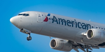 Toeristen vallen onder andere regels. Foto: American Airlines Boeing