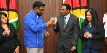 Nieuwe ambassadeur in Guyana, oude vraag blijft: wat gebeurt er met Tigri?