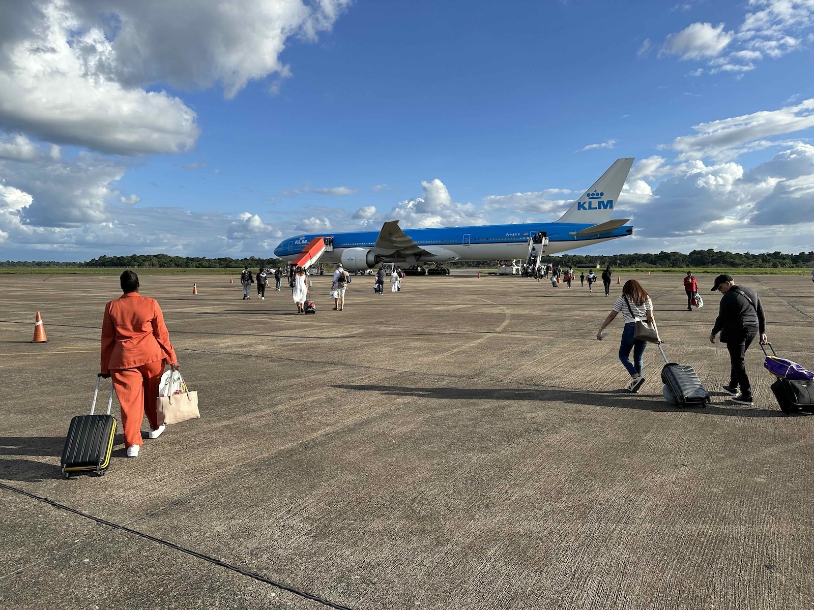 Wel AOW-korting, geen €5000. Foto: KLM- kist op Zanderij