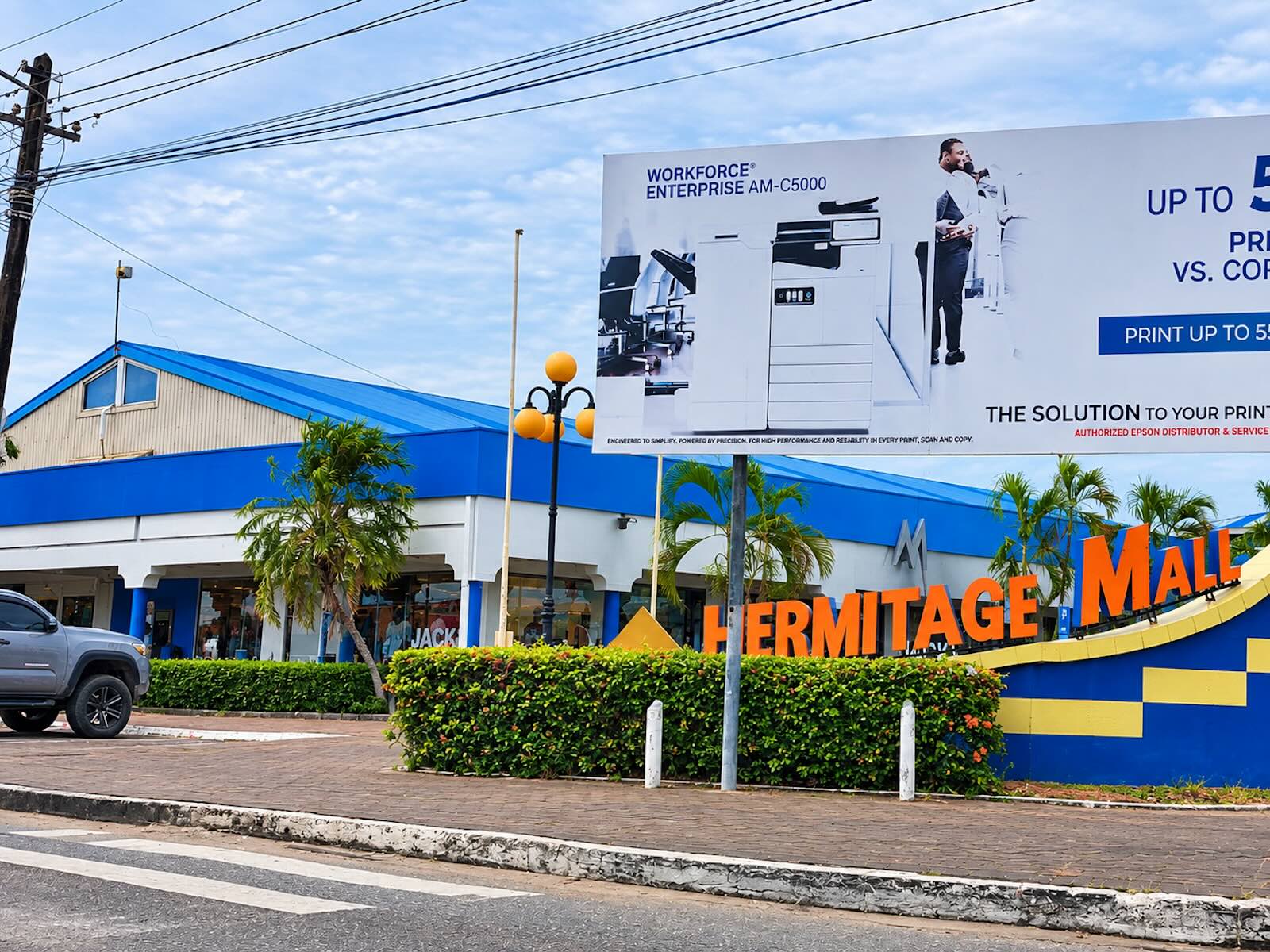 Buitenlanders reageren volgens ondernemers wel op vacatures in Suriname, maar lopen soms tegen de Nederlandse taal aan. Illustratiefoto: Hermitage Mall