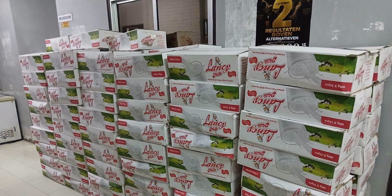 Twee verdachten aangehouden na vondst 171 dozen melkpoeder