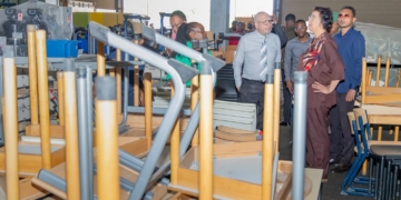MinOWC en Nationaal Leger werken samen aan distributie schoolmaterialen.