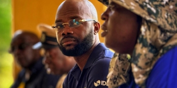 Minister Misiekaba zoekt samenwerking met traditioneel gezag in Boven-Suriname