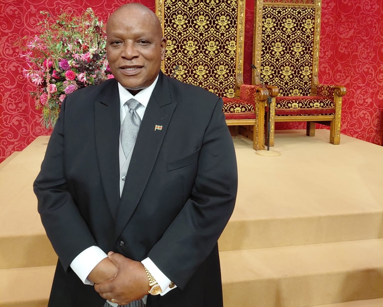 Aanwezigheid Surinaamse ambassadeur bij Prinsjesdag benadrukt historische verbondenheid.