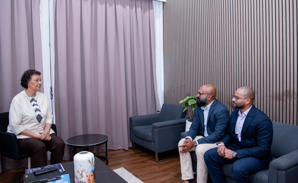 President Simons ontvangt Digicel voor gesprek over telecomontwikkeling in Suriname