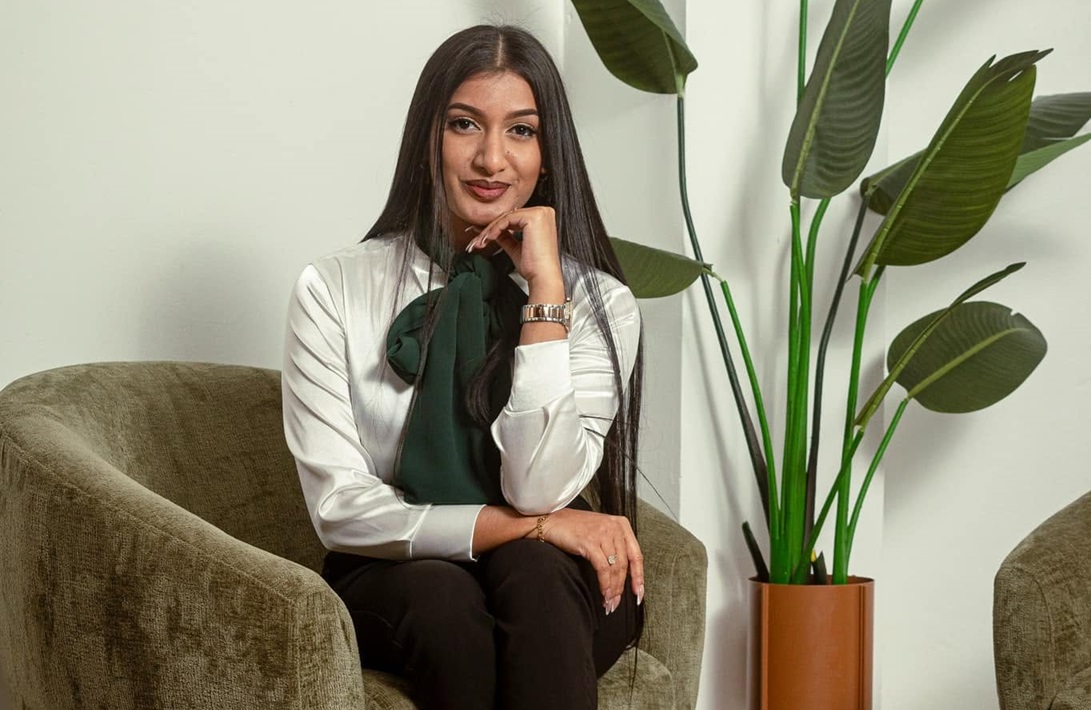 Naina Sewradj rondt masteropleiding af met onderzoek naar SPF en UBO-register in Suriname.