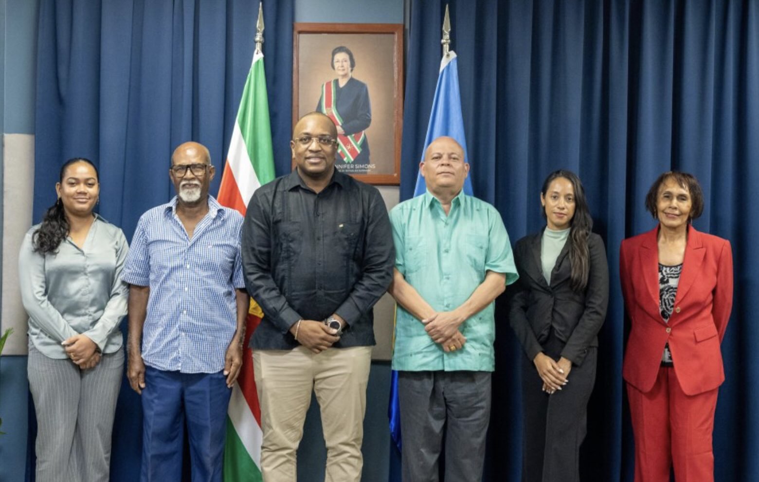 Minister Melvin Bouva installeerde de nieuwe Raad van Toezicht van het Suriname Diplomaten Instituut, die de verdere professionalisering van diplomatieke opleidingen moet begeleiden. Foto: CDS