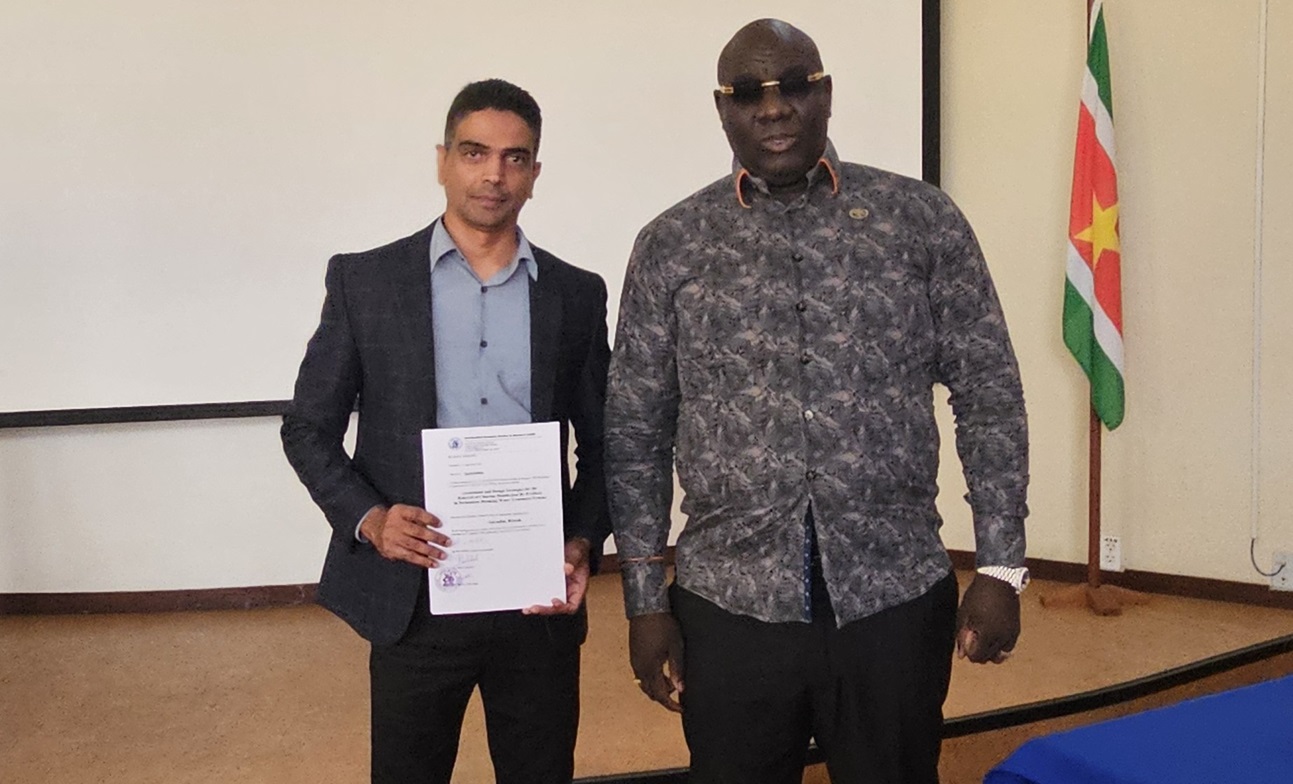SWM-laboratoriummanager Ritesh Gayadin behaalt mastergraad in Chemical Engineering.