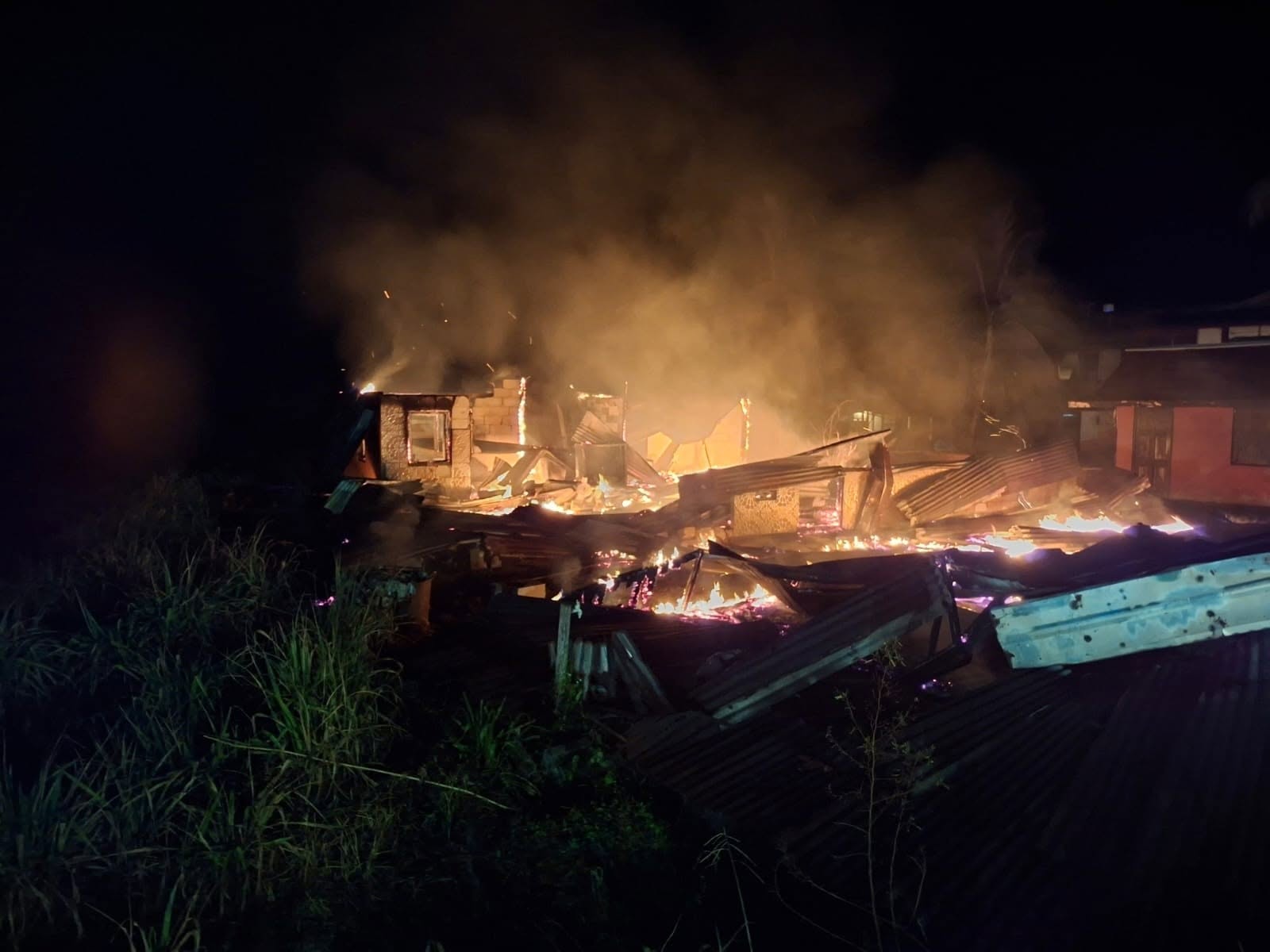 De situatie is extra zorgwekkend vanwege de extreme droogte die momenteel heerst.