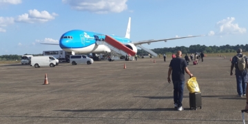 klm boeing 777 op zanderij