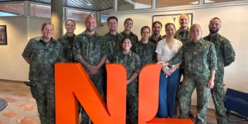 Nederlandse militaire zorgverleners ondersteunen gezondheidszorg in Suriname.