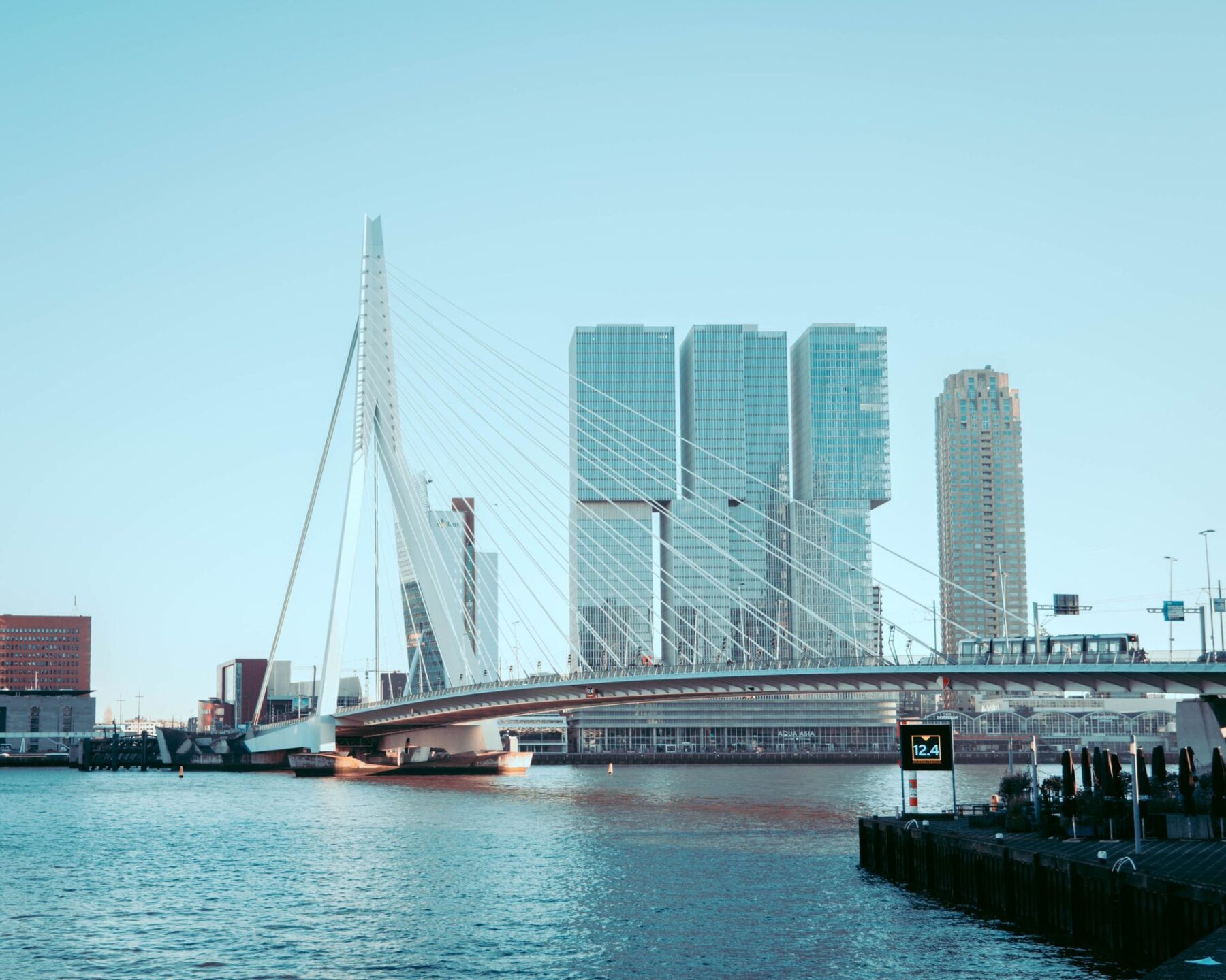 Huurders kunnen hun huurprijs en servicekosten laten controleren. Foto: Rotterdam Erasmusbrug