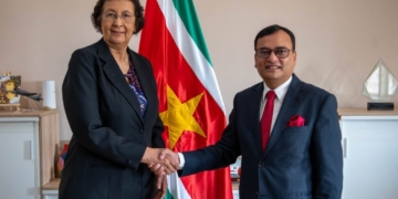 Indiase ambassadeur neemt afscheid van president Simons na diplomatieke missie in Suriname
