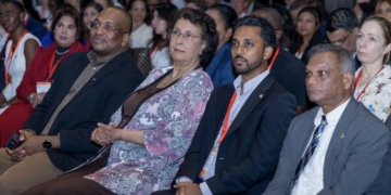 President Jennifer Geerlings-Simons riep tijdens de International Business Conference 2026 op tot meer investeringen in Surinaamse bedrijven en economische sectoren buiten de olie- en gaswinning. Foto: CDS