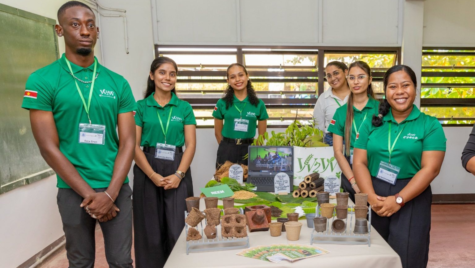 Surinaams studententeam zoekt internationale partners voor duurzame landbouwpotten