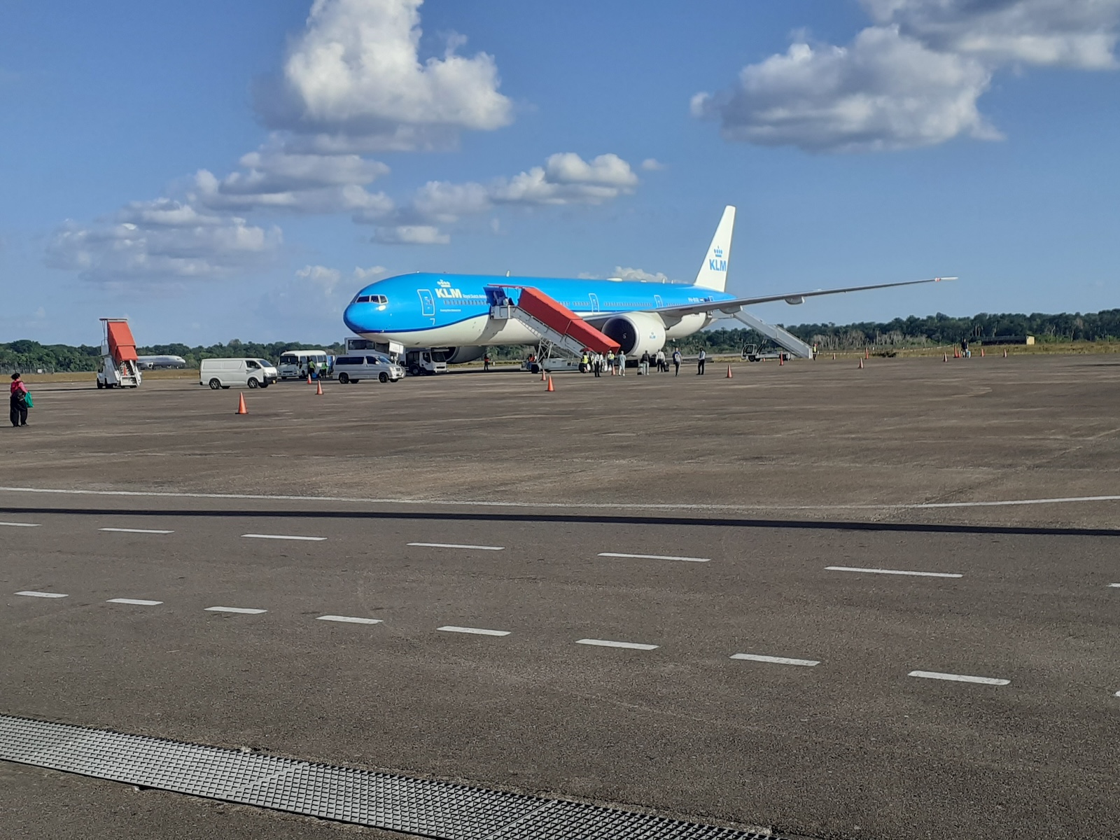 KLM-kist op Zanderij
